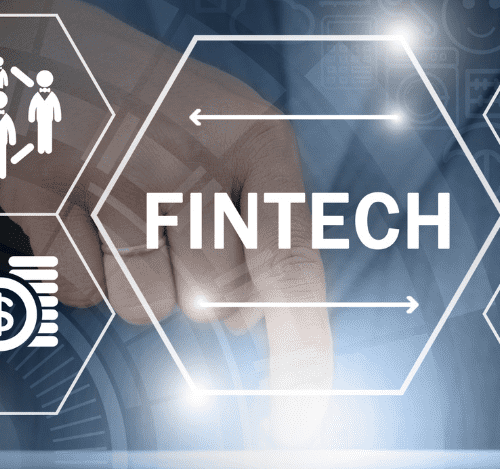 Pessoa com dedo apontando para Fintech
