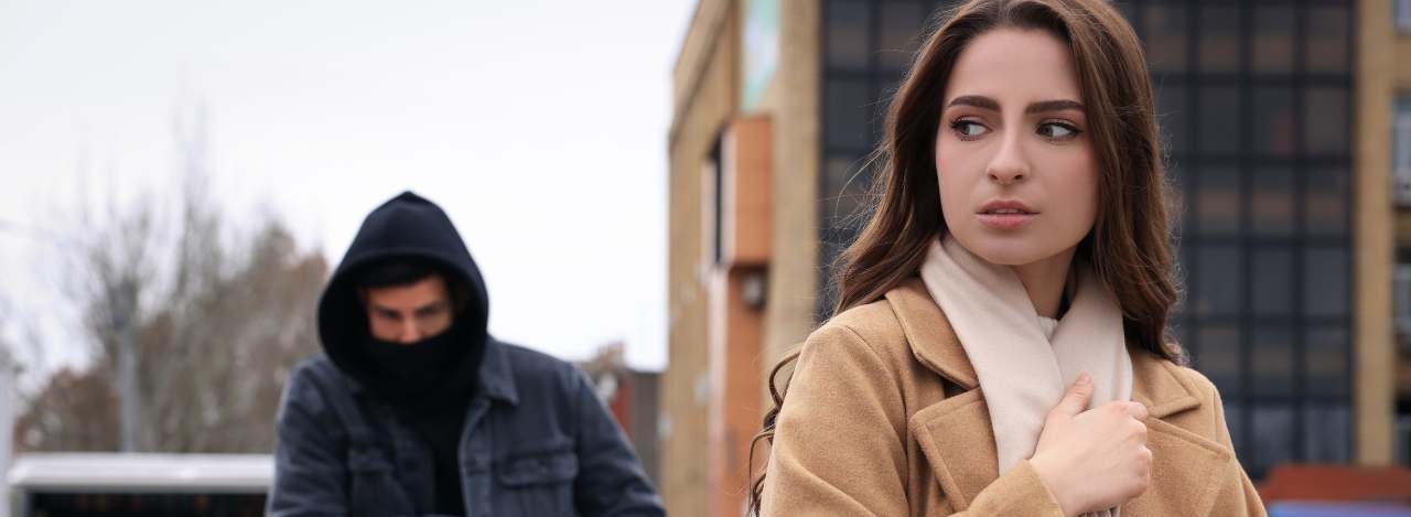 Entrevista Stalking: Perseguição física e digital atinge advogados
